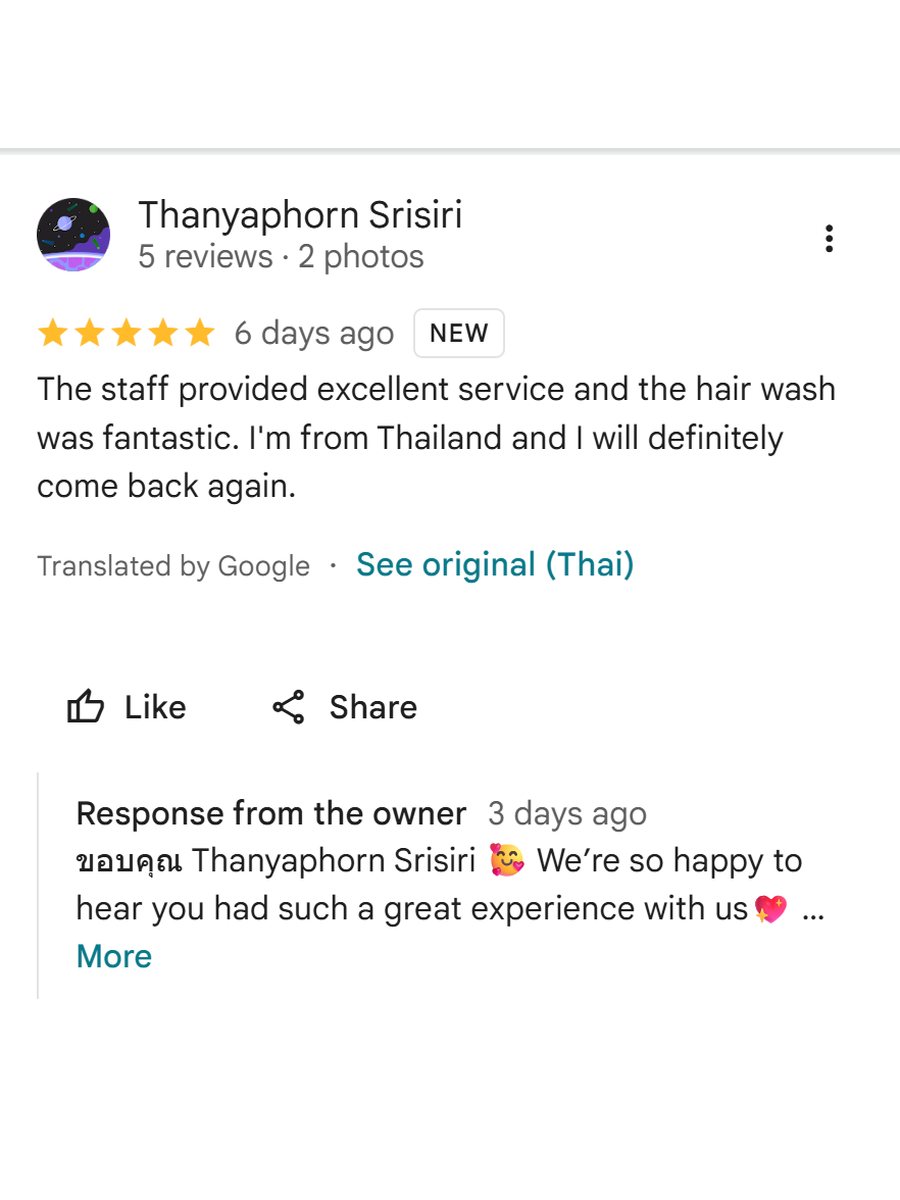 Five-star Google review from Thai guest Thanyaphorn Srisiri about the hair wash service at Fleur