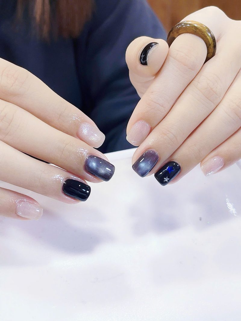 Mẫu nail Đen ánh sao tại Fleur Nail & Beauty Quận 1