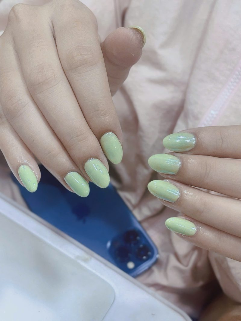 Mẫu nail Xanh pastel ánh nhũ tại Fleur Nail & Beauty Quận 1