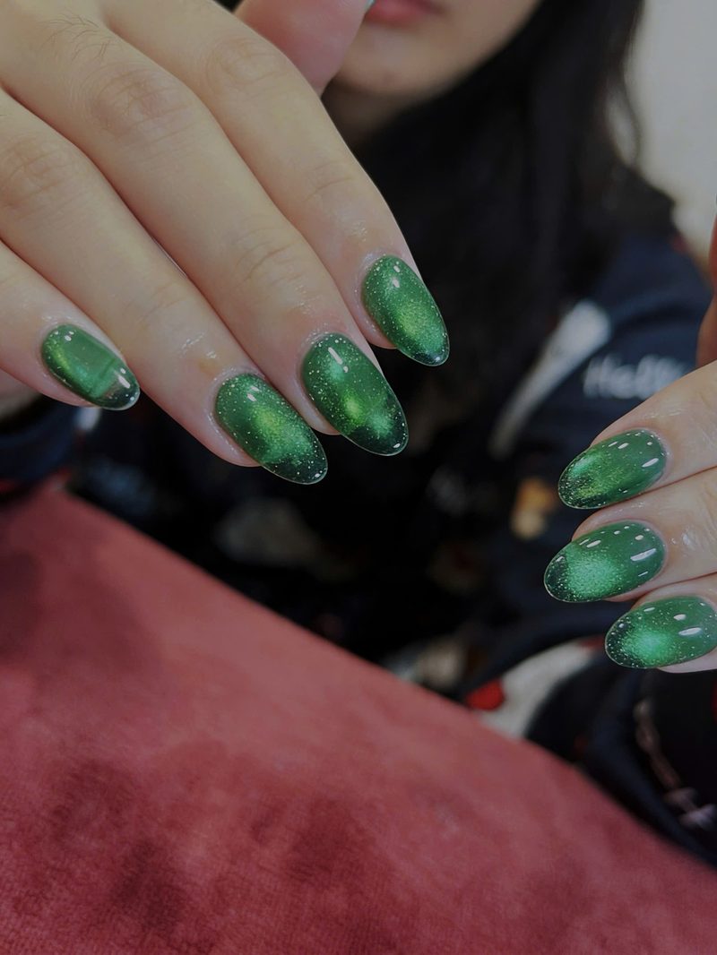 Mẫu nail Mắt mèo xanh lá tại Fleur Nail & Beauty Quận 1